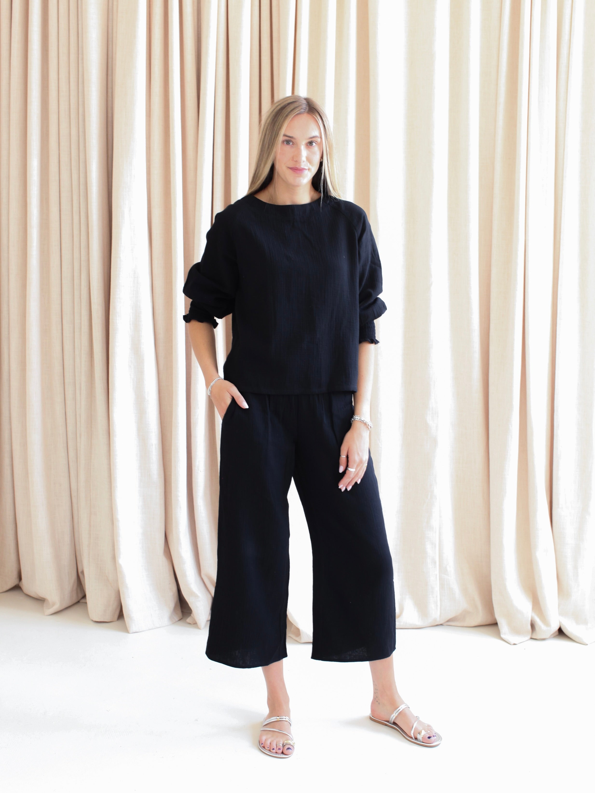 Zoe Smocked Pant- Black