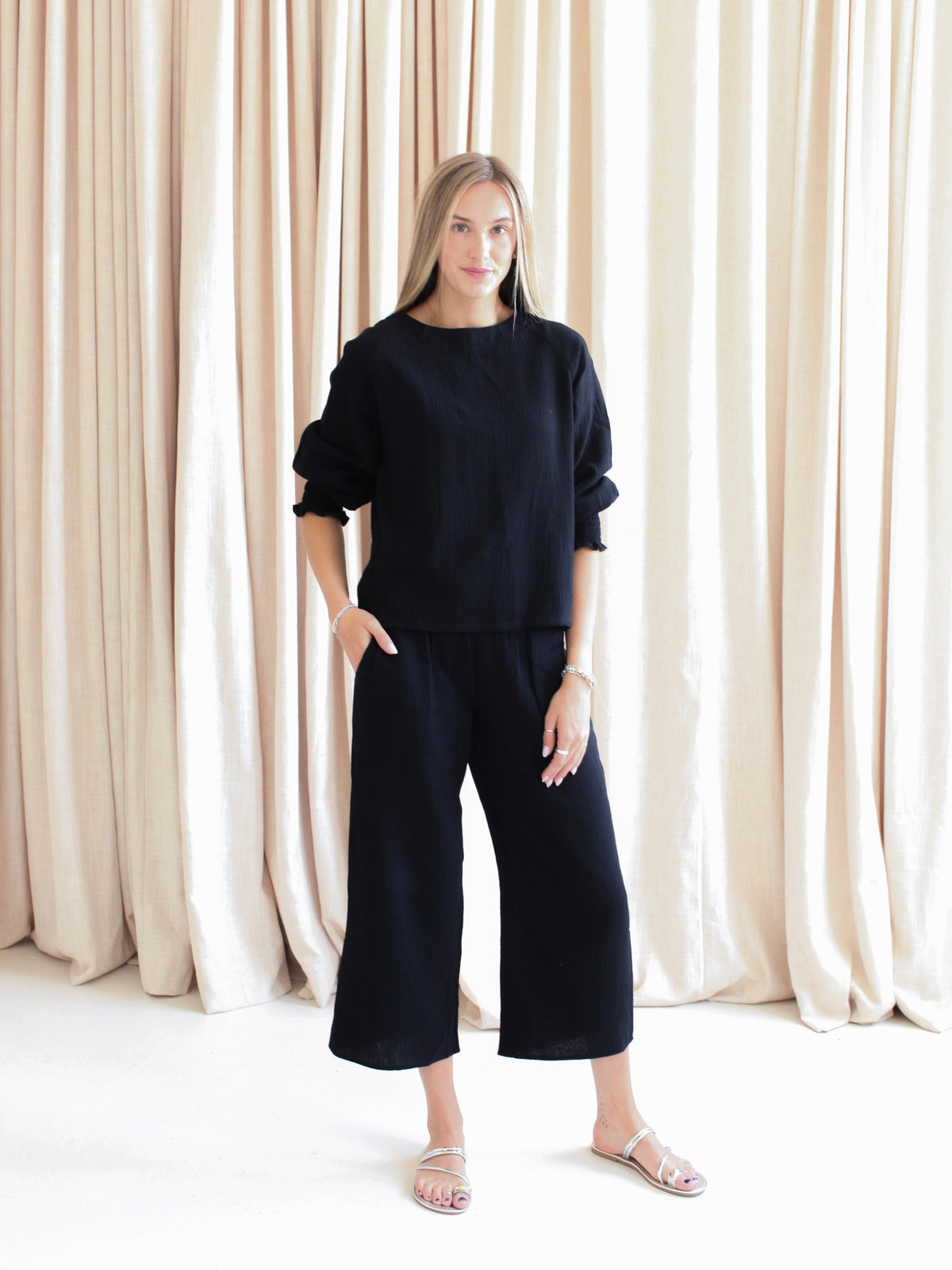 Zoe Smocked Pant- Black